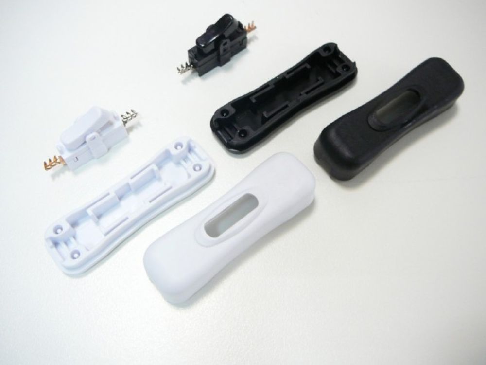 VYPÍNAČ mezišňůrový - ČERNÝ 250V/2A