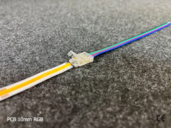 4 pin KONEKTOR pro RGB COB & SMD LED pásky, typ: LED pásek ↔ připojovací KABEL, PCB 10mm