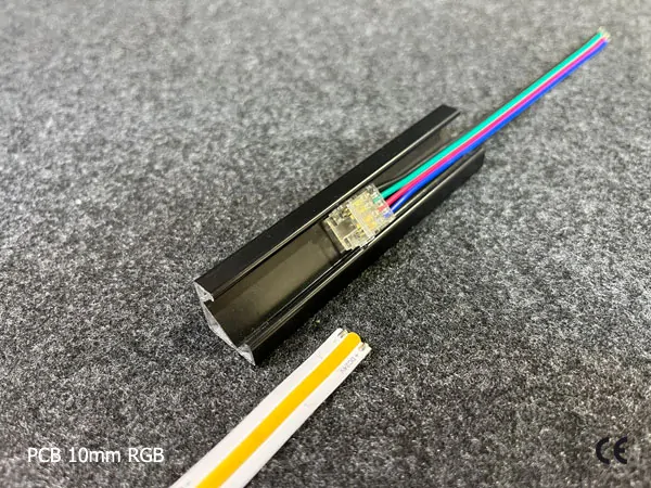 4 pin KONEKTOR pro RGB COB & SMD LED pásky, typ: LED pásek ↔ připojovací KABEL, PCB 10mm