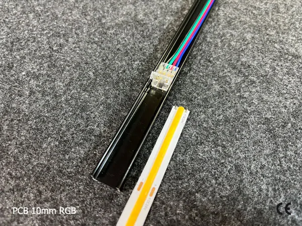 4 pin KONEKTOR pro RGB COB & SMD LED pásky, typ: LED pásek ↔ připojovací KABEL, PCB 10mm